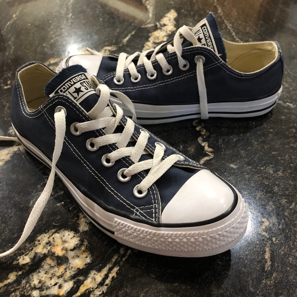 Navy blue low top converse